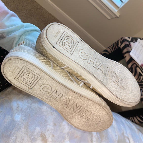 Gorgeous gold Authentic Chanel sneakers - Picture 10 of 10